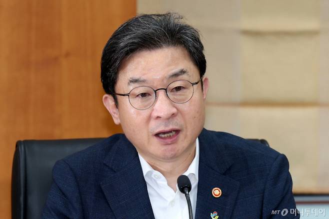 (서울=뉴스1) 이광호 기자 = 이억원 금융위원장이 지난 12일 오후 서울 여의도 금융투자협회에서 열린 국민참여형 국민성장펀드 운용사 간담회에서 발언하고 있다. 2026.6.14/뉴스1  Copyright (C) 뉴스1. All rights reserved. 무단 전재 및 재배포,  AI학습 이용 금지. /사진=(서울=뉴스1) 이광호 기자