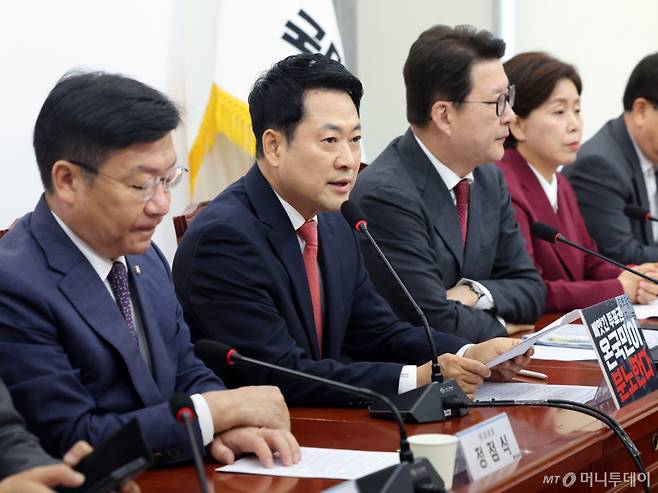 (서울=뉴스1) 황기선 기자 = 장동혁 국민의힘 대표가 15일 오전 서울 여의도 국회에서 열린 최고위원회의에서 모두발언을 하고 있다.   2026.6.15/뉴스1  Copyright (C) 뉴스1. All rights reserved. 무단 전재 및 재배포,  AI학습 이용 금지. /사진=(서울=뉴스1) 황기선 기자