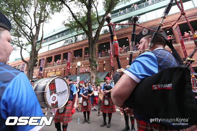 [사진] 펜웨이 파크를 방문한 스코틀랜드 팬들. ⓒGettyimages(무단전재 및 재배포 금지)