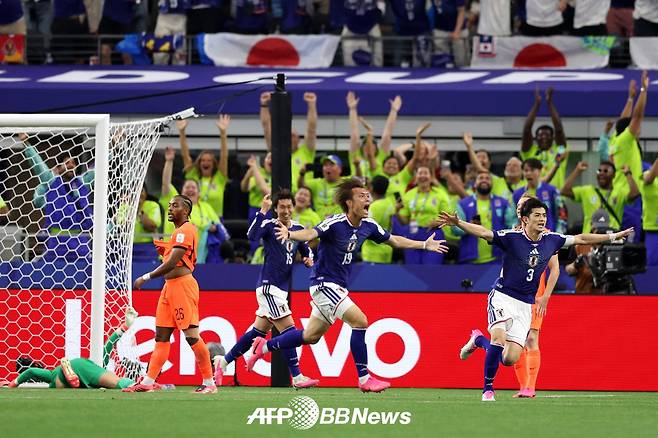 15일 미국 댈러스 스타디움에서 열린 2026 FIFA 북중미 월드컵 조별리그 F조 1차전 네덜란드와의 경기에서 오가와 고키가 후반 43분 동점골을 어시스트한 뒤 기뻐하고 있다. /AFPBBNews=뉴스1