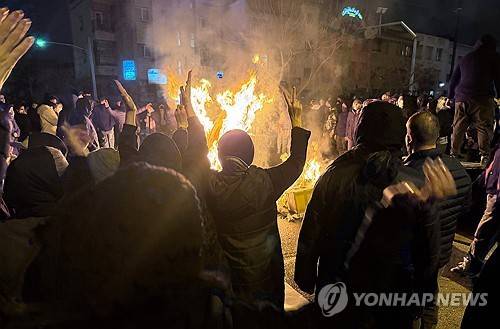 이란 반정부 시위 [AP 연합뉴스 자료사진. 재판매 및 DB 금지]