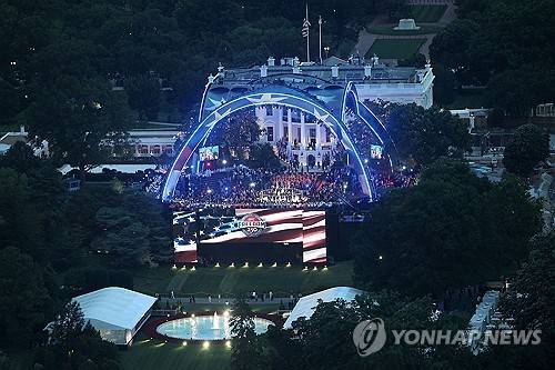 워싱턴기념탑에서 바라본 백악관 UFC 경기장의 모습  [AFP=자료사진. 재판매 및 DB 금지]