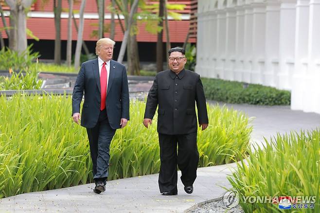 싱가포르에서 만난 북미정상 [EPA=연합뉴스 자료사진. 재판매 및 DB 금지]