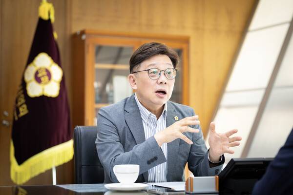 안광림 성남시의회 부의장·의장 직무대리.