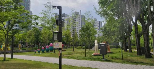 아파트 일대 공원에 설치한 공공 와이파이.