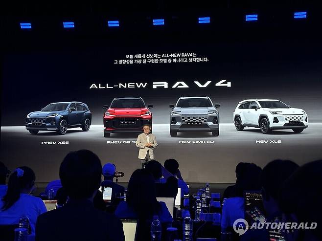 올 뉴 RAV4는 탄소중립 실현과 다변화된 고객의 니즈를 충족하기 위해 플러그인 하이브리드와 하이브리드 등 최신 전동화 파워트레인을 탑재했다(오토헤럴드 김훈기 기자)