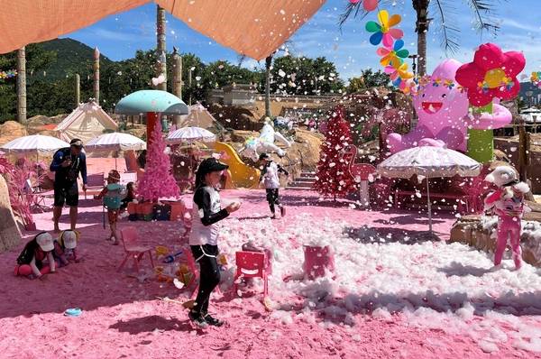핑크 모래 체험존 '핑크 아일랜드'. /롯데워터파크