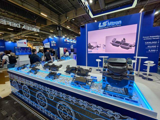 프랑스 유로사토리(Eurosatory)에 설치한 LS엠트론 부스 전경 [사진=LS엠트론]