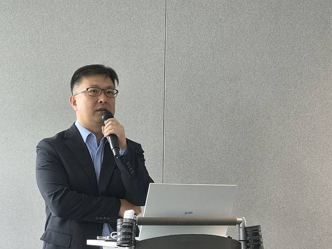 김준석 KT 에이전틱AI랩장이 17일 서울 광화문 KT 웨스트사옥에서 AI 에이전트 개발 현황과 향후 전략을 발표하고 있다. /사진=이수영 기자