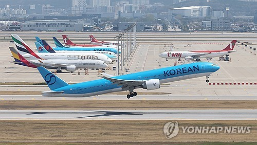 ▲인천국제공항 활주로에서 대한항공 여객기가 이륙하는 모습. 사진=연합뉴스