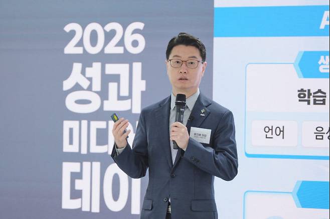 홍진배 정보통신기획평가원(IITP) 원장은 17일 서울 마포구 AI·SW마에스트로 연수센터에서 열린 ‘2026 성과 미디어 데이’에서 발표하고 있다. (사진=정보통신기획평가원)