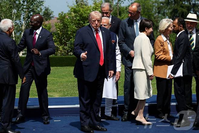 G7 정상회의 단체사진 촬영장의 트럼프 미국 대통령. 2026.06.16 ⓒ AFP=뉴스1