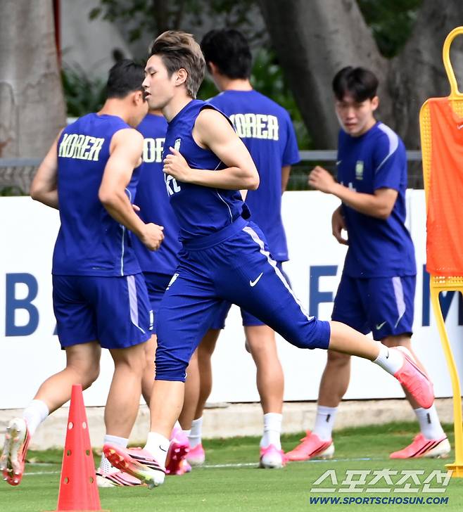 16일(한국시각) 멕시코 과달라하라 인근 사포판 월드컵대표팀 베이스캠프 훈련장 치바스 베르데 바예에서 진행된 대한민국 월드컵 대표팀의 공식 훈련. 이강인이 동료들과 훈련을 펼치고 있다. 사포판(멕시코)=허상욱 기자wook@sportschosun.com/2026.06.16/
