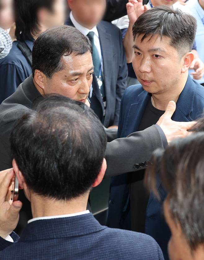 '개표소 봉쇄 시위', 진입 막힌 유승민 대한체육회장<저작권자(c) 연합뉴스, 무단 전재-재배포, AI 학습 및 활용 금지>