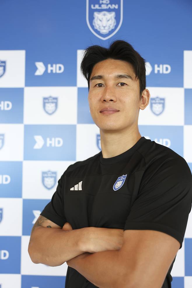 이용 울산 코치가 15일 경북 영덕군의 파나크 영덕 바이 소노벨서 취재진과 만나 인터뷰에 임하고 있다. 사진=울산
