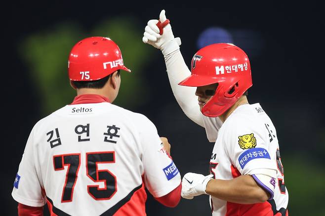 17일 광주 LG전 8회 적시타를 때려낸 김도영. KIA 제공