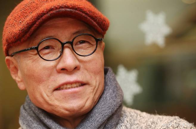 만화가 허영만(77)이 낙상사고로 중환자실에 이송돼 한 달 째 입원 중인 사실이 뒤늦게 알려졌다. /사진=이동훈 기자 photoguy@