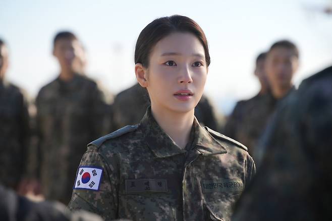 Actor For us expressed deep respect for Park Jihoon, with whom he worked on the TVING original series Legend of the Cook, praising his serious acting attitude during an interview. For us stated that he was impressed by how Park Jihoon always put his heart into his work on set, even while handling unconventional makeup and comedic acting.