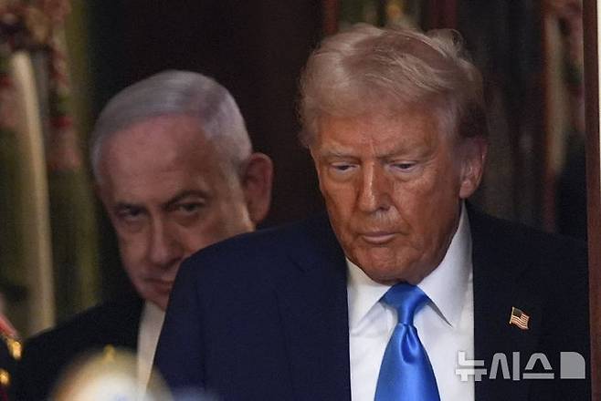 [워싱턴=AP/뉴시스] 도널드 트럼프 미국 대통령(오른쪽)과 베냐민 네타냐후 이스라엘 총리 (사진=뉴시스DB)