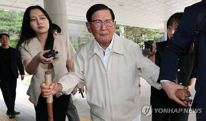 이만희 신천지 총회장 소환 조사 [연합뉴스 자료사진]