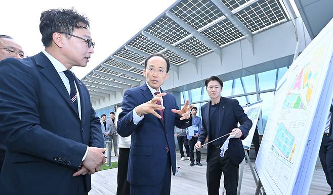 추경호 대구시장 당선인이 수성알파시티 현장 브리핑을 진행 중이다. /대구시장직 인수위원회 제공