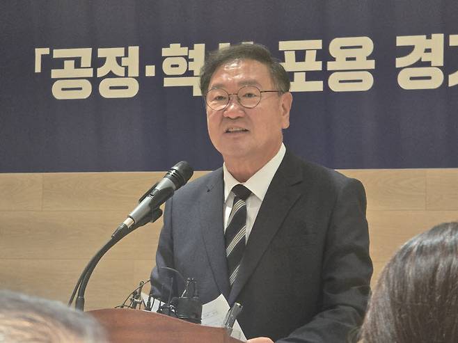 김태년 공정·혁신·포용 경기준비위원장은 18일 기자간담회를 열고 민선 9기 경기도정 비전을 설명하고 있다.(사진=황영민 기자)