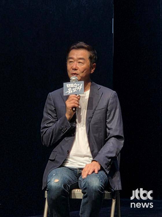 장진 연출이 18일 서울 대학로 예스24스테이지 3관에서 열린 연극 '댄포스가 옳았다(극·연출 장진)' 프레스콜에 참석했다. 〈사진=JTBC엔터뉴스 DB〉