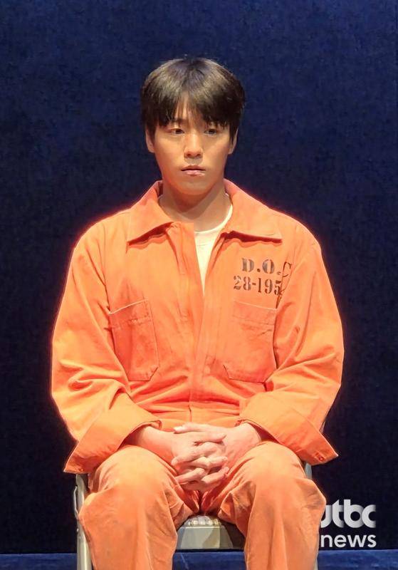 배우 이현우가 18일 서울 대학로 예스24스테이지 3관에서 열린 연극 '댄포스가 옳았다(극·연출 장진)' 프레스콜에 참석했다. 〈사진=JTBC엔터뉴스 DB〉