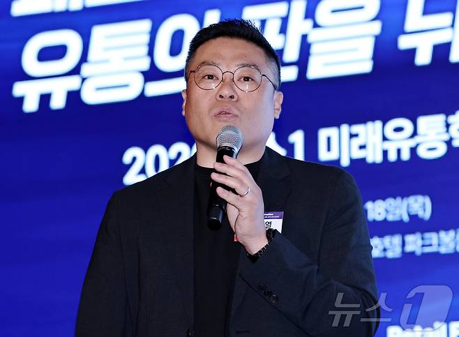 이창열 이마트 유통산업연구소장이 18일 서울 여의도 콘래드호텔에서 열린 '2026 뉴스1 미래유통혁신포럼'에서 ' 주제강연을 하고 있다. 2026.6.18 ⓒ 뉴스1 구윤성 기자