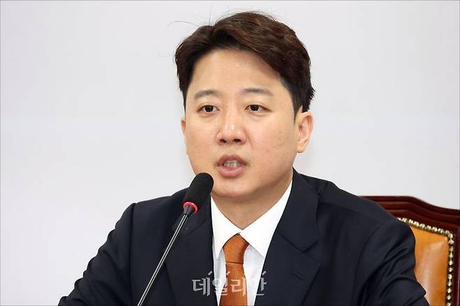 이준석 개혁신당 대표가 6월 15일 오전 서울 여의도 국회에서 이 대표를 예방한 정점식 국민의힘 원내대표에게 인사말을 하고 있다. ⓒ데일리안 홍금표 기자