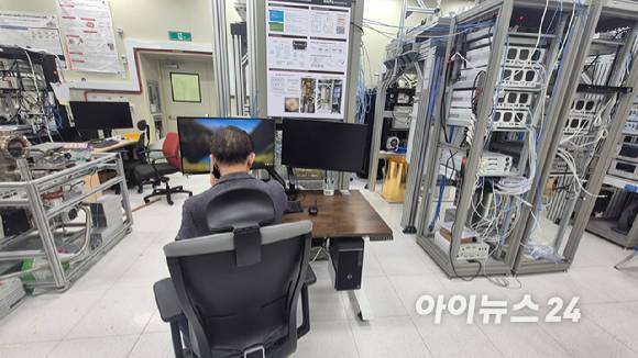 한국표준과학연구원에는 20큐빗 4대, 50큐빗 1대의 초전도 양자컴퓨터가 설치돼 있다.  [사진=정종오 기자]
