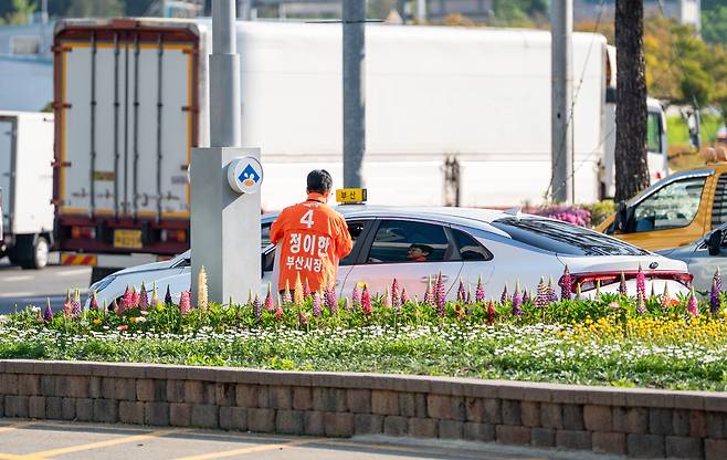 지난 4월 27일 당시 정이한 개혁신당 부산시장 후보 출근길 유세