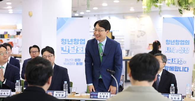 임광현 국세청장이 18일 서울 강동구 서울먹거리창업센터에서 열린 청년창업 간담회에서 인사말을 하고 있다. 국세청 제공