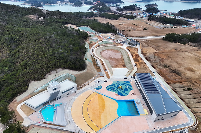 다음 달 10일 정식 개장을 앞두고 있는 전북 군산시 옥도면 무녀도리 해양레저 복합단지 ‘오션팔레트’ 모습. 군산시 제공