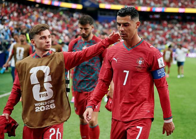 ▲ FIFA 랭킹 5위 포르투갈은 '콩고전 쇼크'를 뒤로하고 심기일전을 모색한다. 오는 24일 오전 2시 우즈베키스탄과 조별리그 K조 2차전을 치르고, 28일 오전 8시 30분에 콜롬비아와 최종 3차전에 나선다. 디오구 조타와 일군 1년 전 UEFA 네이션스리그 우승 영예를 북중미에서도 재현할 수 있을지 주목된다. ⓒ 연합뉴스 / REUTERS