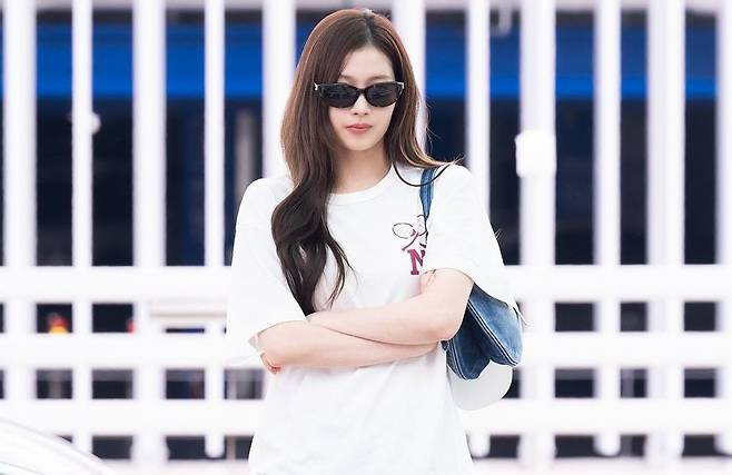 TWICE member Sana has personally clarified that the revealing outfit she wore at a recent event, which became a hot topic, was unintentional, and expressed her distress. Through a fan communication platform, Sana explained that while there were no issues during the fitting, the dress was photographed with the fabric pulled open due to the chaotic situation at the venue.Sana stated that she only checked the condition of her outfit after entering the waiting room and expressed her regret over the controversy surrounding the unintentional exposure. Previously, Sana had garnered attention for the style of her dress, where the hem rolled up, while attending a tea brand event in Jongno-gu, Seoul.Meanwhile, TWICE, the group Sana belongs to, is currently on a world tour and is preparing for their final performances in Seoul at the KSPO DOME from the 10th to the 12th.