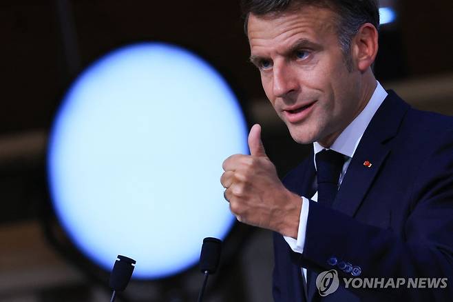 G7 정상회의 마무리하며 기자회견 하는 마크롱 대통령 [AFP=연합뉴스. 재판매 및 DB 금지]