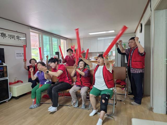 끝나는 시간까지 응원전을 펼치며 김승규 선수를 외치고 있다. 단양=이상복 기자