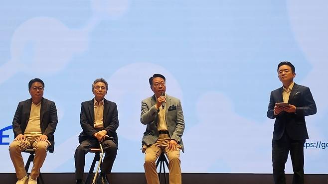 17일 기업설명회에서 질의응답에 답변하는 이석준 젬백스앤카엘 대표. / 사진=정문필 기자