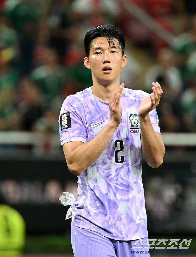 19일(한국시각) 멕시코 과달라하라 사포판의 에스타디오 과달라하라에서 열린 2026 북중미월드컵 대한민국과 멕시코의 경기. 대한민국이 0대1로 패했다. 팬들에게 인사하는 이한범의 모습. 사포판(멕시코)=허상욱 기자wook@sportschosun.com/2026.06.19/