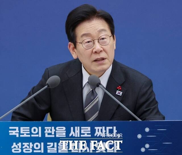 청년층 주거 안정을 위해서는 정부가 주거·일자리·복지를 연계한 통합형 지원체계 구축에 나서야 한다는 목소리가 나왔다. 사진은 이재명 대통령이 지난해 12월 12일 세종시 정부세종컨벤션센터에서 열린 국토교통부 업무보고에서 발언하고 있다. /대통령실통신사진기자단·뉴시스