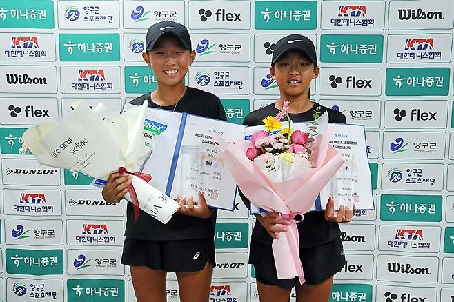 협회장배 12세부 여자복식 우승, 장연서(왼쪽)-이정은(오른쪽)