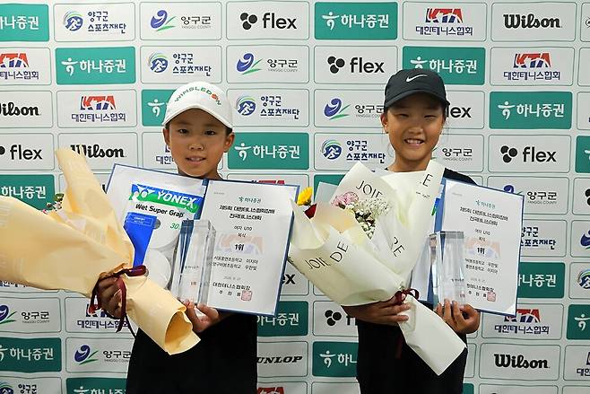 협회장배 10세부 여자복식 우승, 이지아(왼쪽)-우한빛(오른쪽)