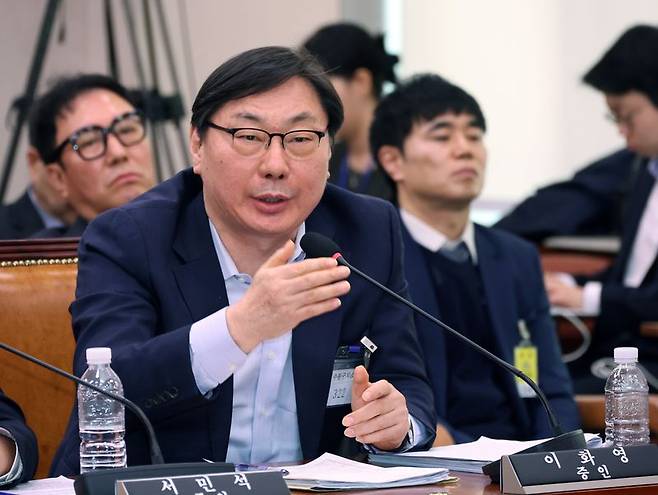 쌍방울 대북 송금 사건으로 유죄를 선고받아 수감 중인 이화영 전 경기도 평화부지사가 14일 서울 여의도 국회 '윤석열정권정치검찰조작기소의혹사건진상규명국정조사특별위원회'에서 열린 청문회에 증인으로 출석해 발언을 하고 있다. 2026.04.14. /사진=뉴시스