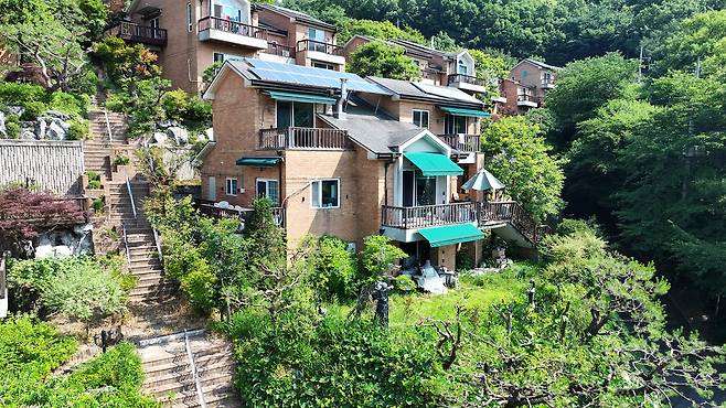 경기 용인 기흥구 동백동 ‘향린동산’ 내 위치한 단독주택. 이건욱 PD