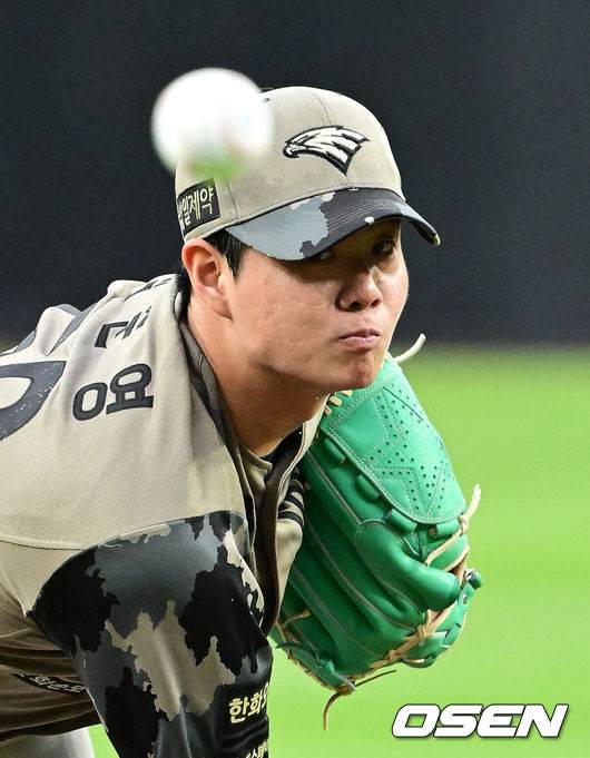 [OSEN=대전, 지형준 기자] 19일 대전 한화생명 볼파크에서 2026 신한 SOL KBO리그 한화 이글스와 삼성 라이온즈의 경기가 열렸다.6연패에 빠진 한화는 박준영, 5연승을 질주 중인 삼성은 아리엘 후라도을 선발로 내세웠다.1회초 한화 박준영이 역투하고 있다. 2026.06.19&nbsp;/ jpnews@osen.co.kr