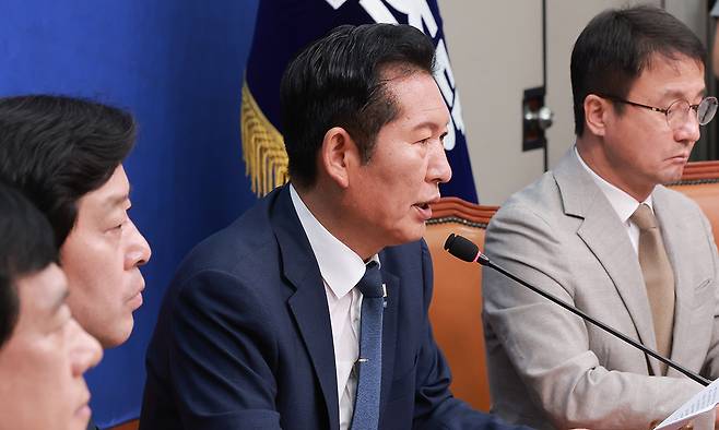 더불어민주당 정청래 대표가 19일 국회에서 열린 최고위원회의에 참석해 발언하고 있다. 연합뉴스