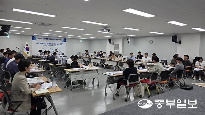 지난 18일 오후 고양대전환준비위원회 일자리재정국 업무보고 현장. 김태훈 기자