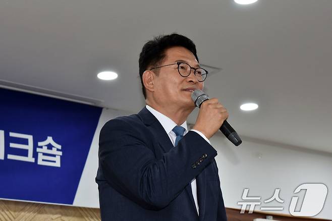 송영길 더불어민주당 전 대표가 지난 16일 전남 보성 다비치콘도에서 열린 더불어민주당 전남광주통합특별시의원 당선인 워크숍에서 축사하고 있다. 2026.6.16 ⓒ 뉴스1 김성준 기자