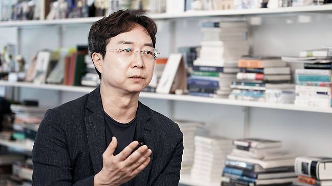 지난달 22일 유현준 홍익대 건축도시대학 건축학부 교수가 중앙일보 'VOICE'와 인터뷰하고 있다.